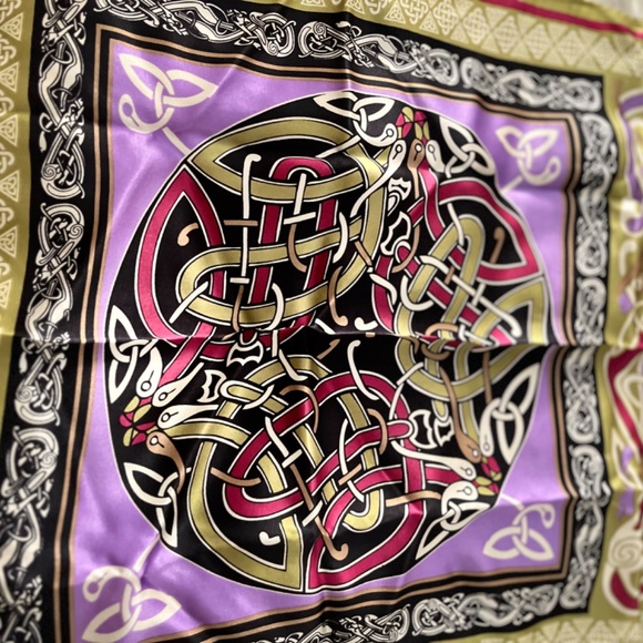 Patrick Francis NWT CELTIC KNOT SILK SCARF - Picture 4 of 14